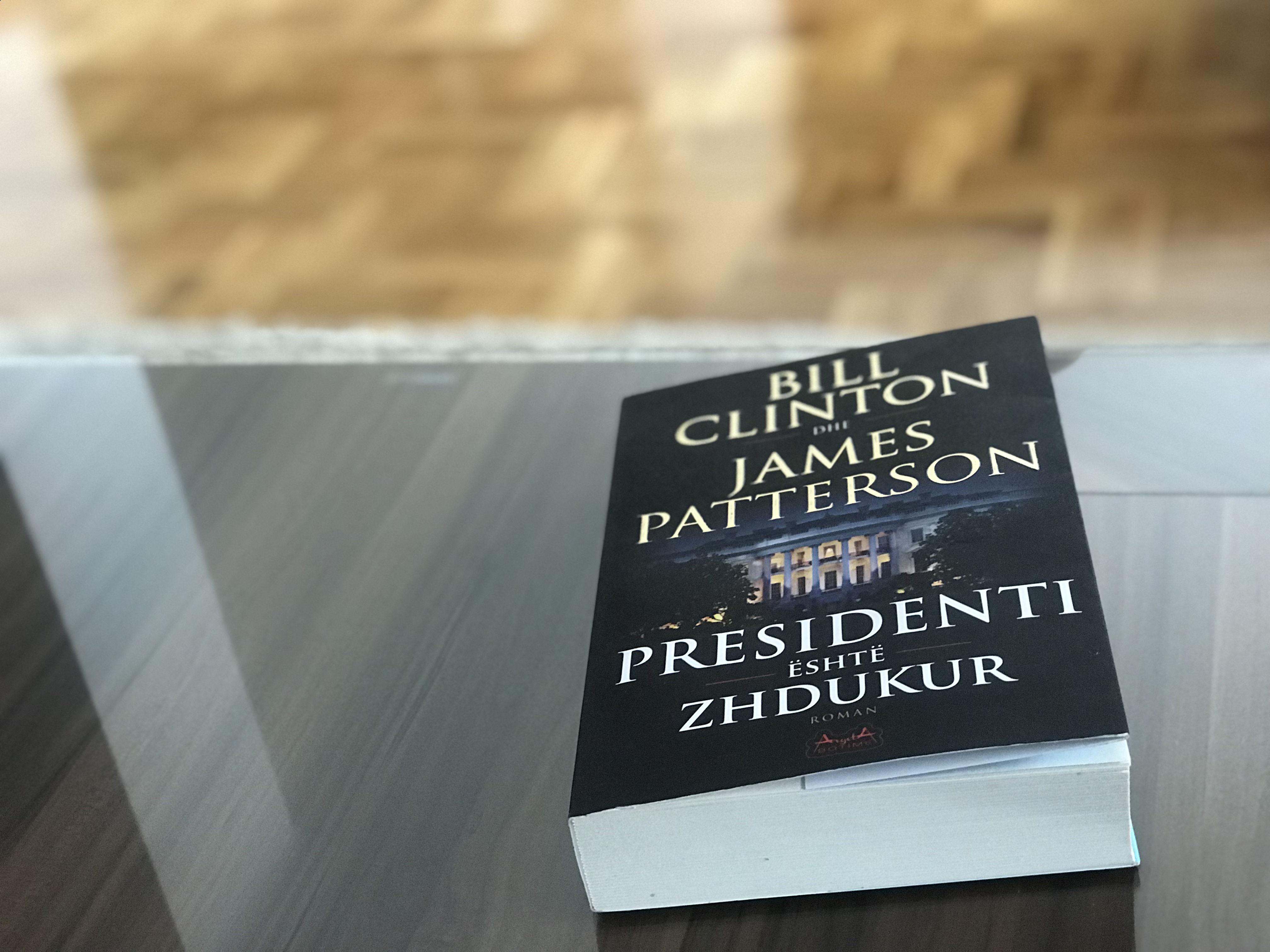 Çfarë fshihet pas romanit “Presidenti është zhdukur”, nga Bill Clinton dhe James Patterson