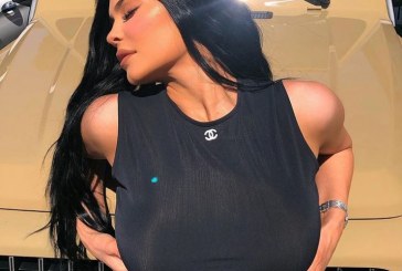 Kur një femre të bukur, i duken të brendshmet nën fustan