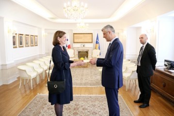 Thaçi pranon letrat kredenciale nga ambasadorja e re e Panamasë