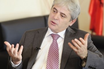 Ali Ahmeti i fton shqiptarët ta votojnë kandidatin maqedonas për president