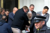 Ky është momenti kur kapet Assange (Video)