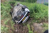 Humb kontrollin e veturës, kosovari përfundon në kanal