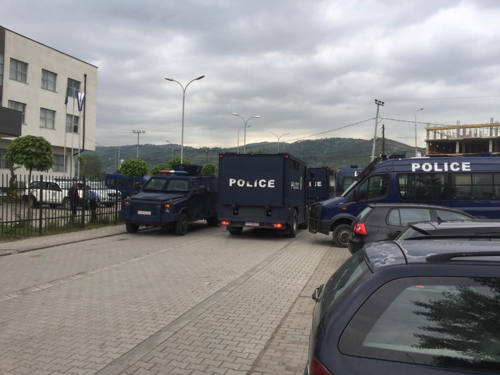 Policia e Kosovës, bllokon veriun, 200 pjestarë të saj në aksion