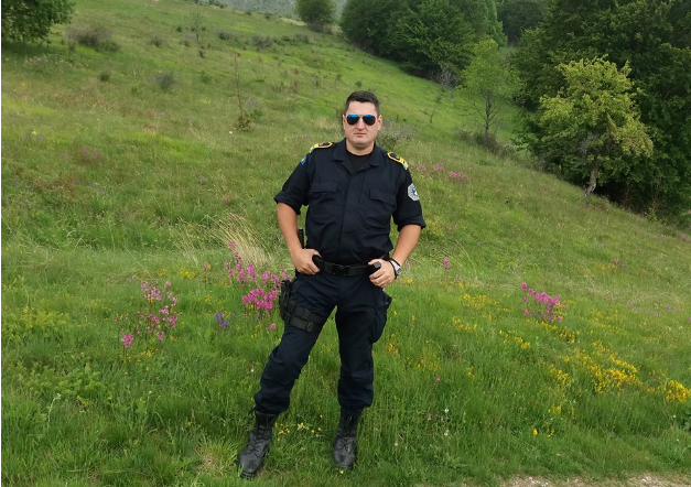 Ky është njëri nga policët serbë që u arrestua në aksionin e sotëm në veri