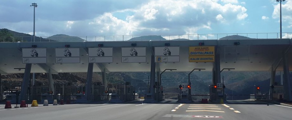 Meta: Taksa në Rrugën e Kombit duhet të largohet, bezdisëse që kosovarët të presin në kufi