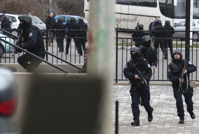 Ky është polici nga Gjakova, i cili u plagosë para pak qastesh nga serbët në veri