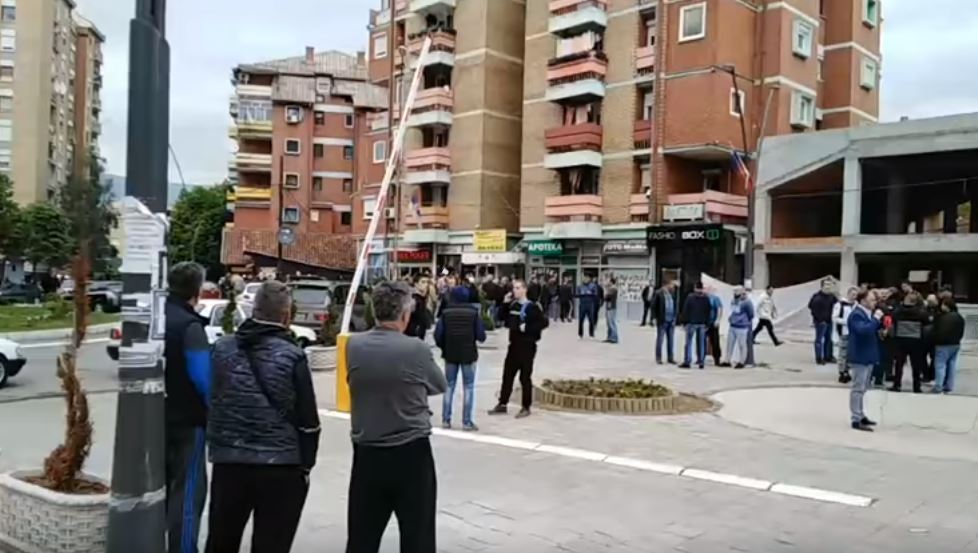 Mobilizohen serbët në veri, shikoni çfarë kanë bërë