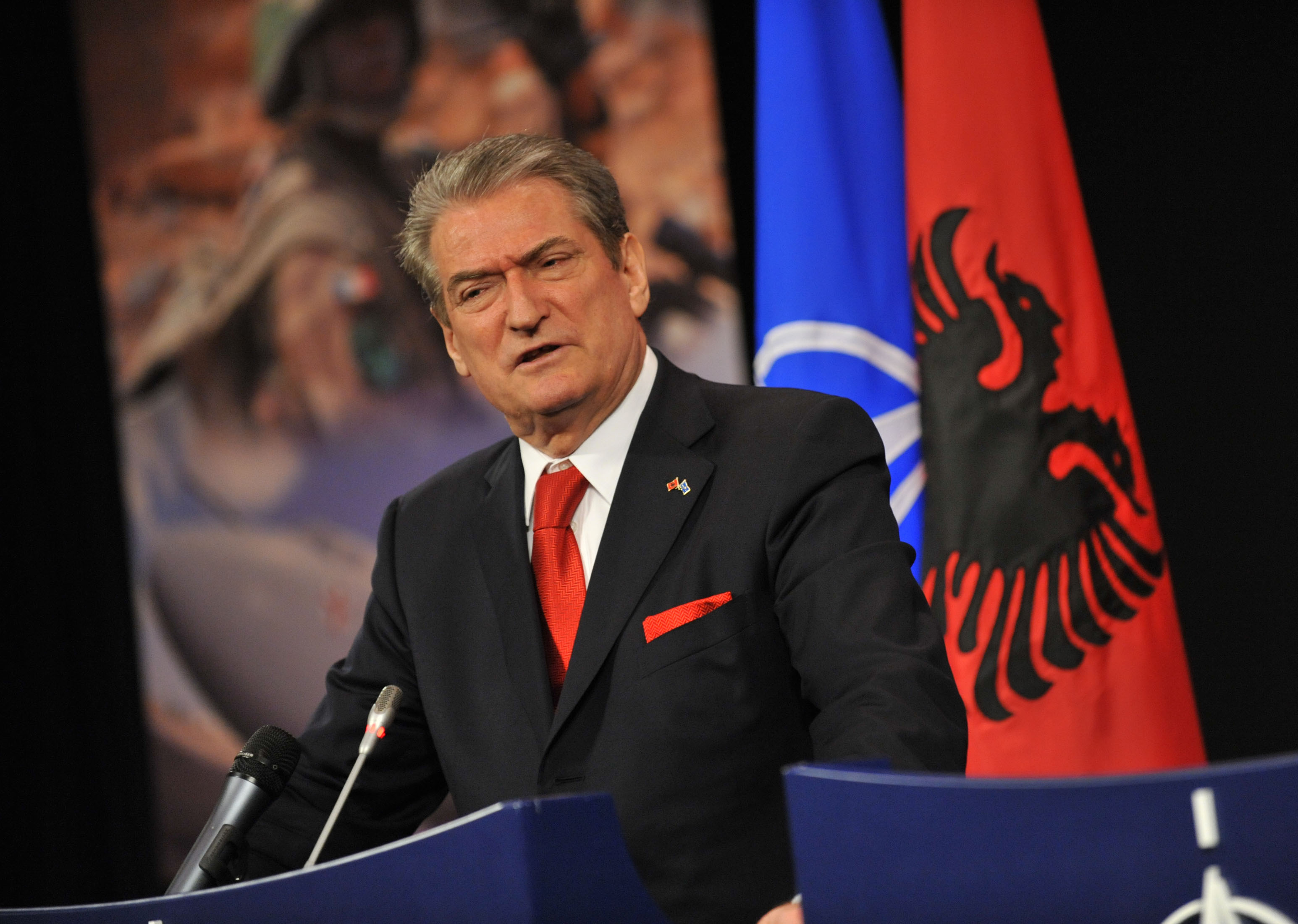 Berisha: Edi Rama lexoj fjalimin e Regjep Qosjes, nuk e donte as Rugovën