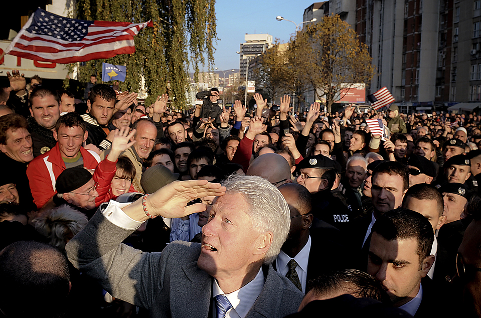 Ejani të gjithë nesër në sheshin ” Skenderbeu” nga ora 11:00, ta falenderojmë mikun tonë, Bill Clinton