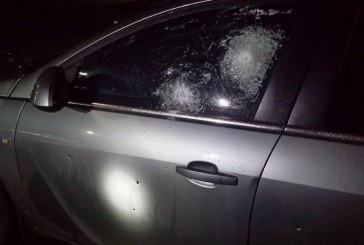 Vetura e familjes nga Istogu qëllohet me plumba, brenda ishin tre fëmijë