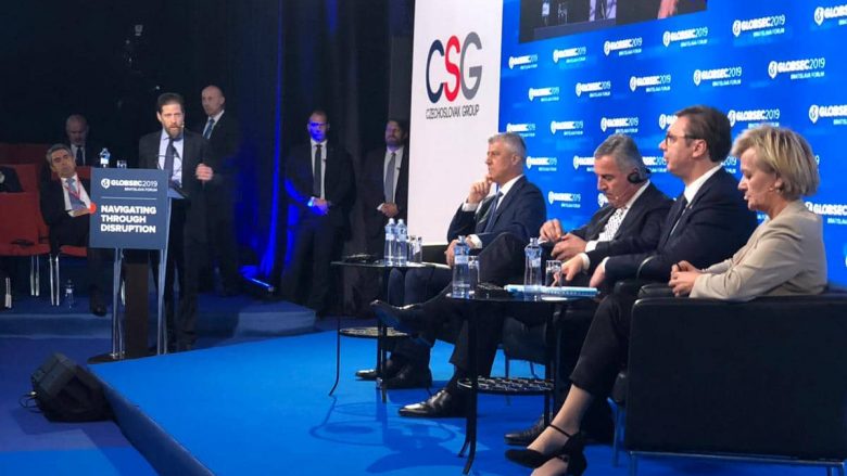 Qartet Thaçi, “godet” fortë Vuçiqin në Bratisllavë