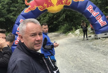 Agron Kuçi e mban premtimin, e dërgon asfaltin deri në bjeshkën e Junikut
