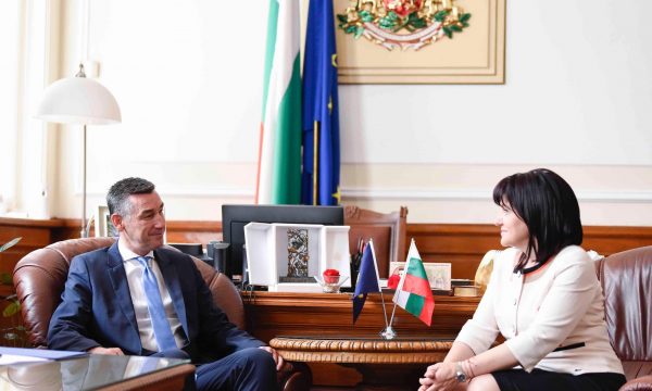 Veseli pritet nga kryeparlamentarja e Bullgarisë