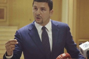 Memli Krasniqi vjen me një përgjigje për Isa Mustafën e Albin Kurtin, pasi paralajmëruan rrëzimin e Qeverisë Haradinaj