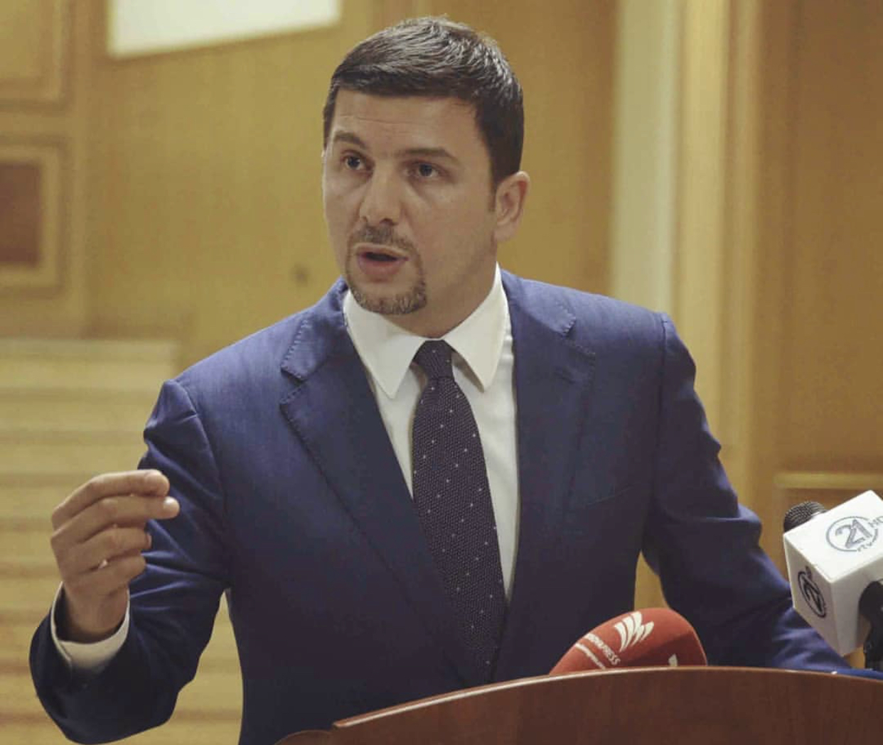 Memli Krasniqi vjen me një përgjigje për Isa Mustafën e Albin Kurtin, pasi paralajmëruan rrëzimin e Qeverisë Haradinaj
