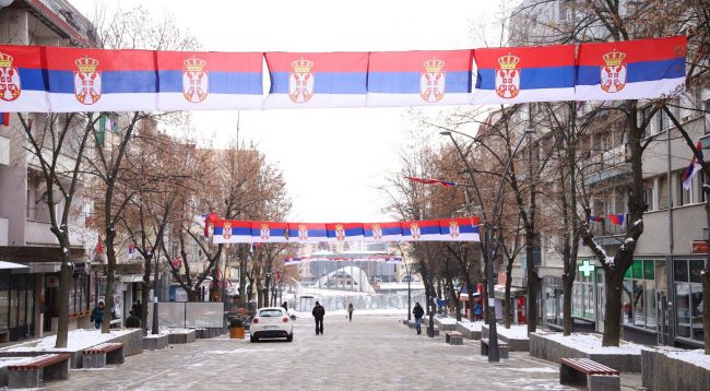 Injorimi ndaj shqiptarëve – në Mitrovicë të Veriut nis ndërtimi i banesave pa leje për serbët