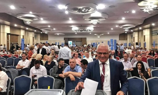 A ishte nderimi i Familjes Grabovci nga Thaçi porosi për përjashtimet që bëri Veseli në PDK?