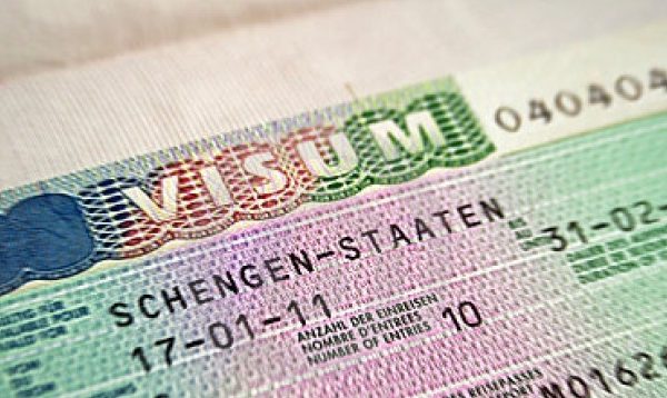 Ua merrte deri në 7 mijë euro duke i mashtruar për viza pune, arrestohet 25 vjeçari kosovar