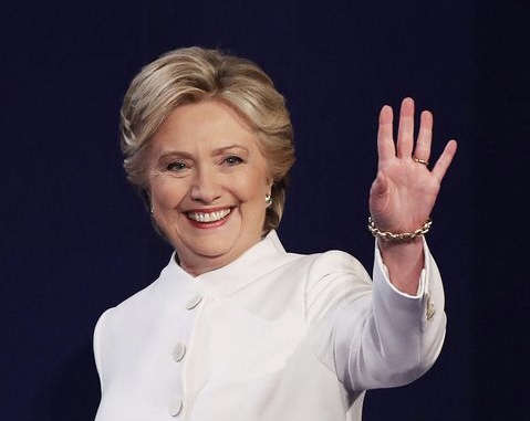 Hillary Cliton uron kosovarët: Nuk jam sot me ju, por jeni në zemrën time