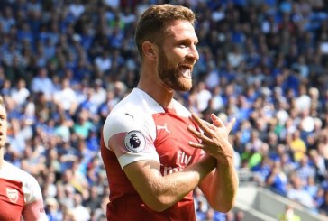 Mustafi ‘çmend’ grekët, bën shqiponjën midis Athinës