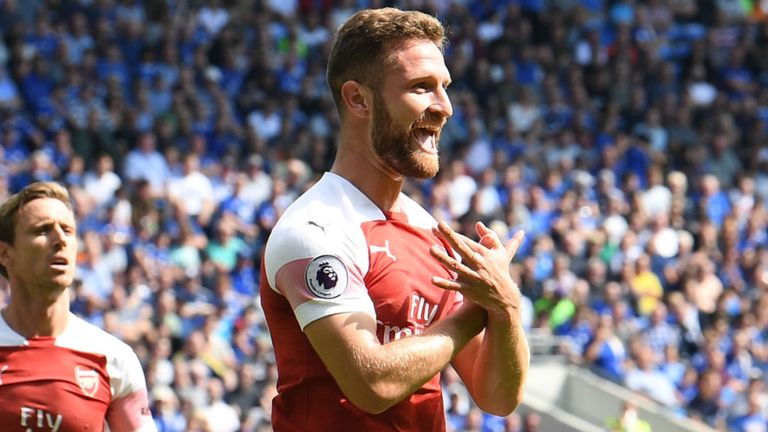 Mustafi ‘çmend’ grekët, bën shqiponjën midis Athinës