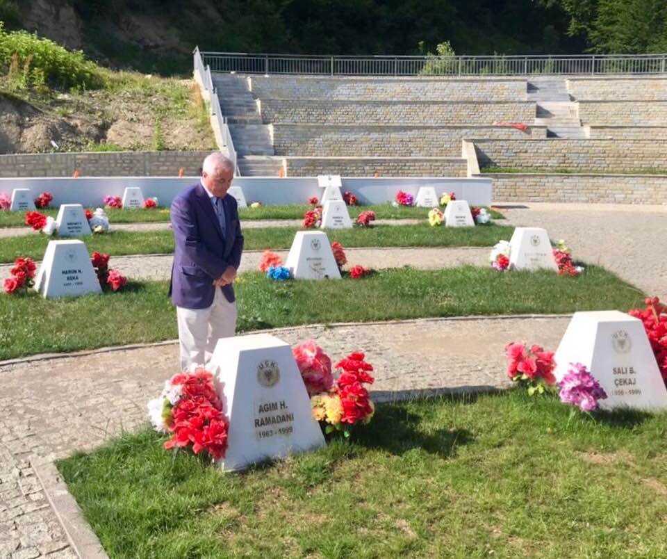 Harry Bajraktari, nderon “Kompleksin Memorial” në Koshare