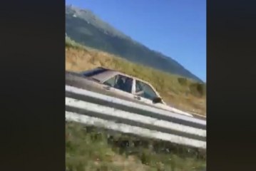 Shoferi vozitë me shpejtësi marramendëse në anën e kundërt të autostradës “Ibrahim Rugova”
