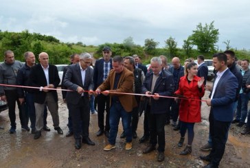 Agron Kuçi dhe Pal Lekaj, përurojnë fillimin e punimeve të rrugës, Junik – Deçan