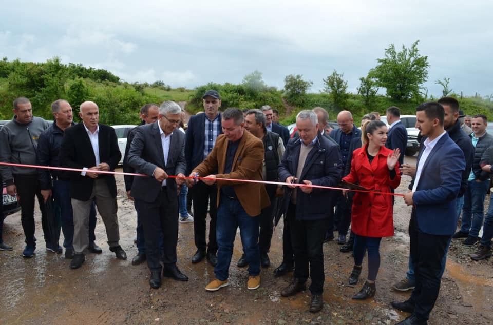 Agron Kuçi dhe Pal Lekaj, përurojnë fillimin e punimeve të rrugës, Junik – Deçan