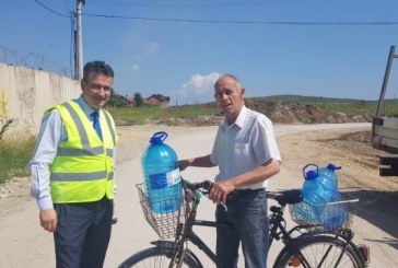 Viti 2019: Momenti kur qytetari i Fushë Kosovës e merr vesh se nuk ka më nevojë për bidonë për ujë
