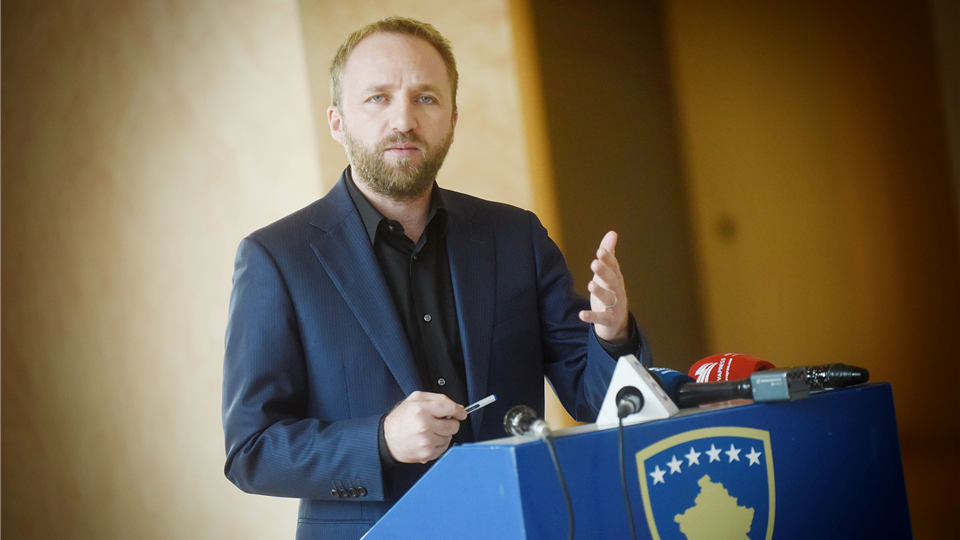 Abelard Tahiri i reagon ambasadorit amerikan