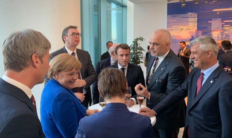 Presion nga Merkel dhe Macron, ky është kushti për t’u mbajtur Samiti i Parisit