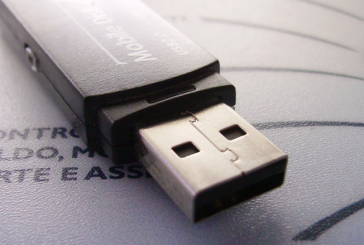 Krijuesi i portit USB është penduar që e ka bërë kaq të vështirë të kyçet