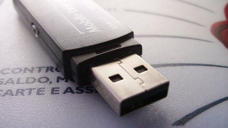 Krijuesi i portit USB është penduar që e ka bërë kaq të vështirë të kyçet