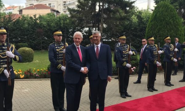 Bill Clinton, takimin e parë me presidentin Thaçi