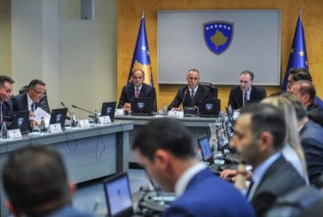 Haradinaj ua tërheq vërejtjen ministrave për mosrespektim të orarit të punës