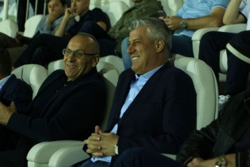 Thaçi sonte tifoz i Feronikelit