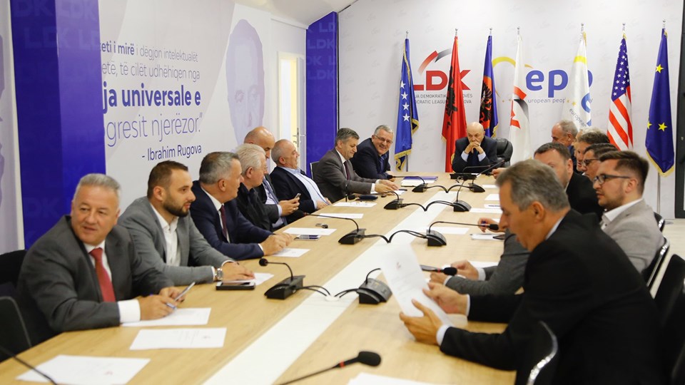 LDK-ja kundërshton takimet e fshehta me Serbinë