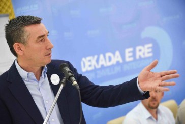 Veseli shkarkon të gjithë personat me aktakuza nga PDK