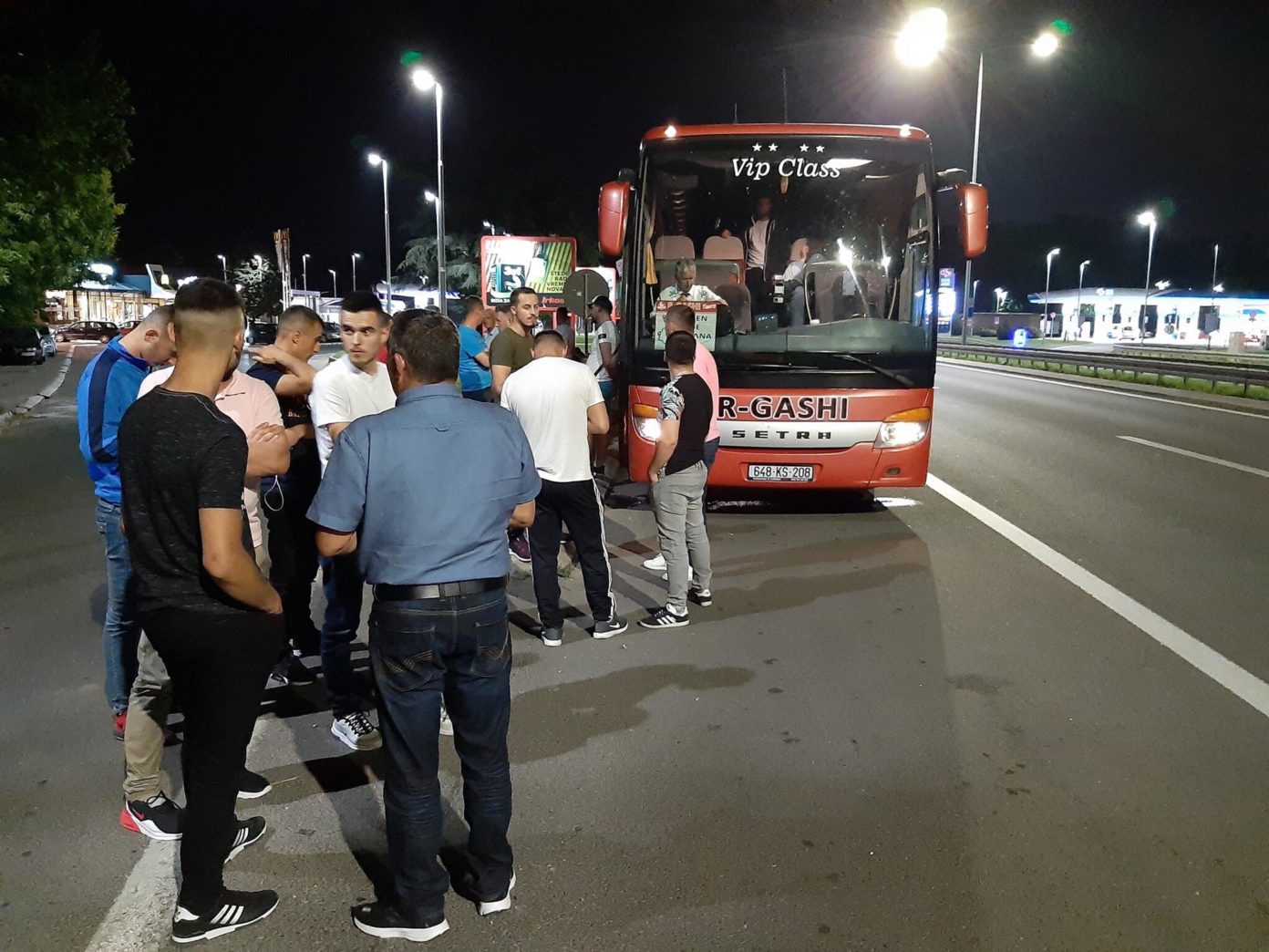 Në afërsi të Beogradit, sulmohet autobusi me kosovarë, që po udhëtonte në drejtim të Sllovenisë