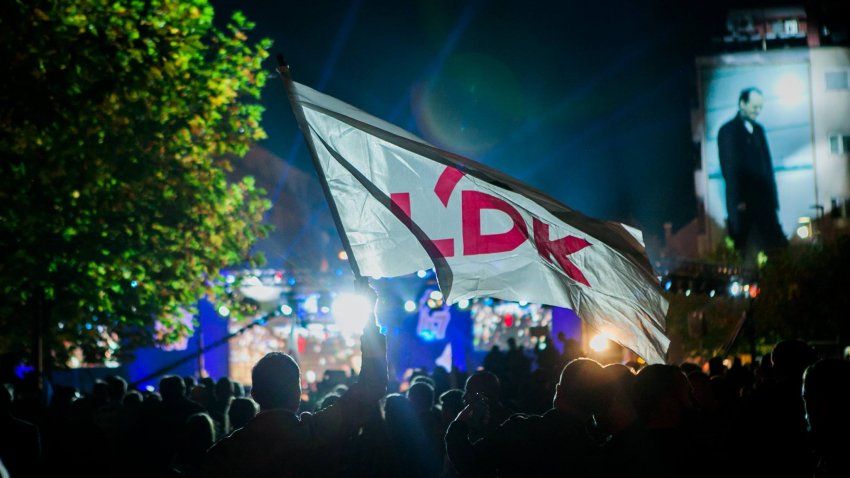 Përleshen në LDK përkrahësit e Arban Abrashit dhe Hazir Borovcit