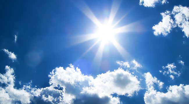 Sot mëngjesi me diell, gjatë ditës priten reshje shiu