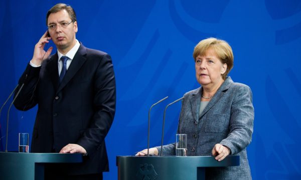 Dalin detajet e bisedës telefonike Vuçiq-Merkel për dialogun