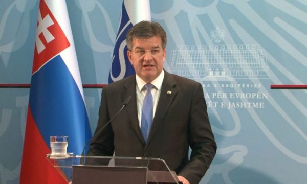 Shefi i OSBE-së Lajcak është takuar sot me Haradinaj, kanë folur për taksën