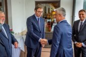 Vuçiq godet Thaçin në Sllovaki: Më ke premtuar se heqja e taksës është çështje ditësh