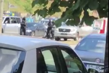 Aksion me kallasha dhe shok bomba, Njësia Speciale në rrugën B në Prishtinë