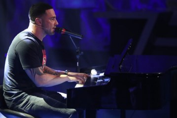 “A di të këndojë Robert Berisha”/ Ja përgjigjja e këngëtarit në “E Diell”