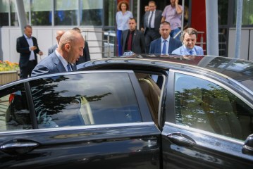 Emocionuese: Ramush Haradinaj niset për në Hagë