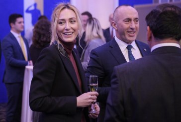 Anita Haradinaj fiton çmim në Londër, kryeministri gëzohet