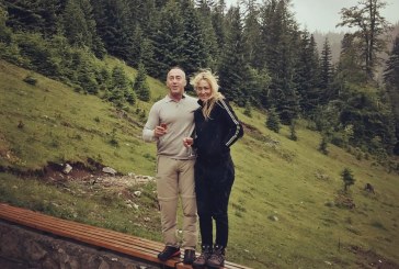 Anita mesazh Ramushit: Të presim me Hanën, Gjinin dhe Trimin bashkë me t’gjithë fëmijët e Kosovës